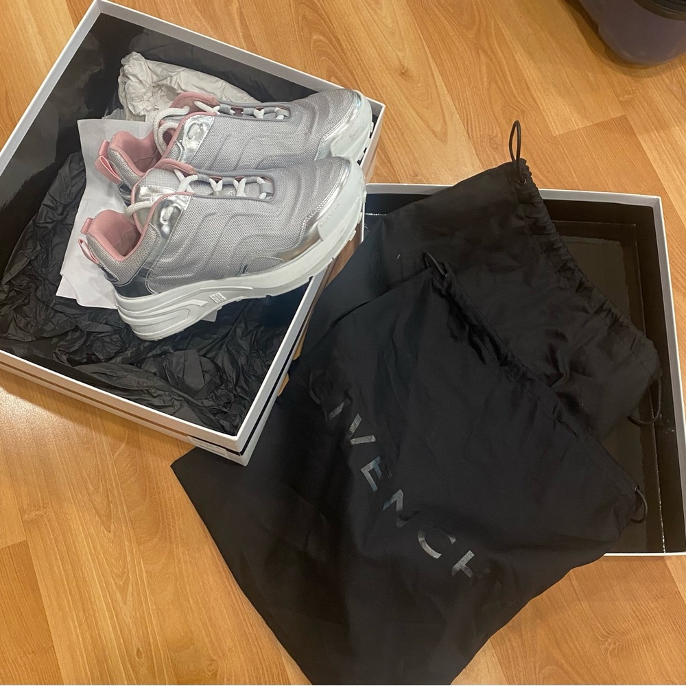 GIVENCHY Giv 1 Metallic Runner Sneakers